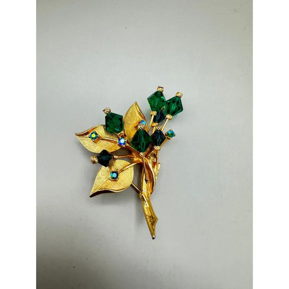 Vintage ART Emerald Color Crystal Gold Tone Floral Brooch
